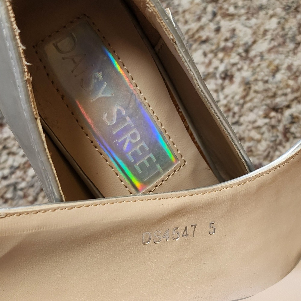 Daisy Street Silver Metallic Star Block Heel Pointed Toe Pumps NWOT US7 UK5 - Picture 6 of 7